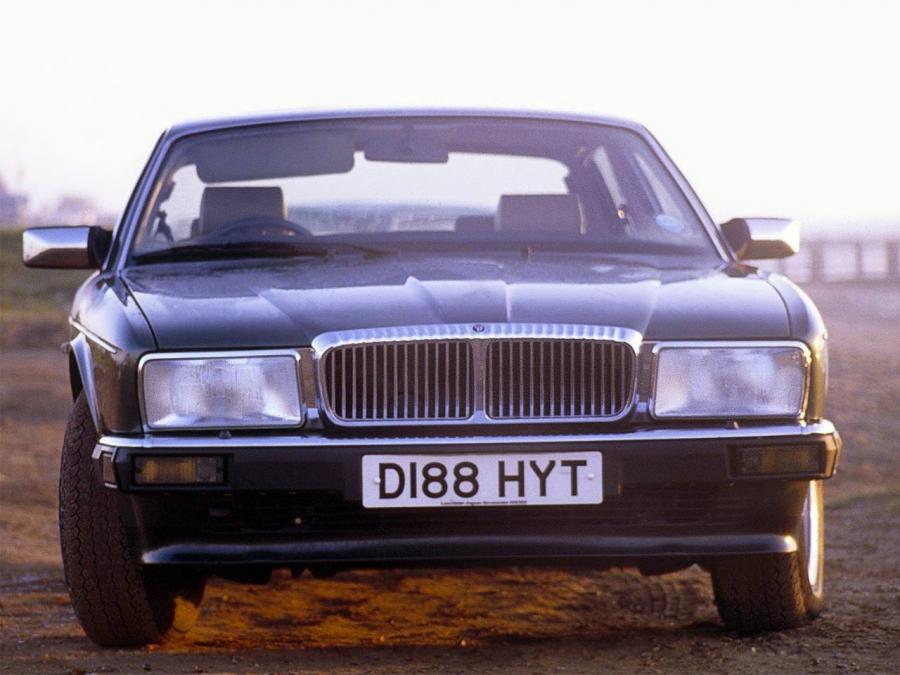  Daimler Double Six 1993 года  (фото 2 из 7)
